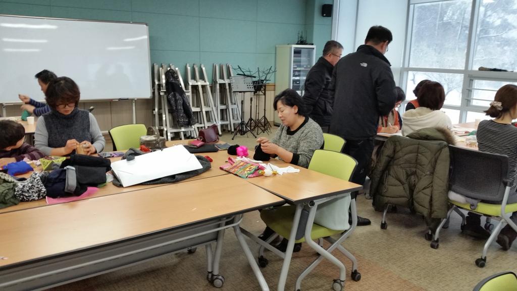 어르신들에게 봉사활동