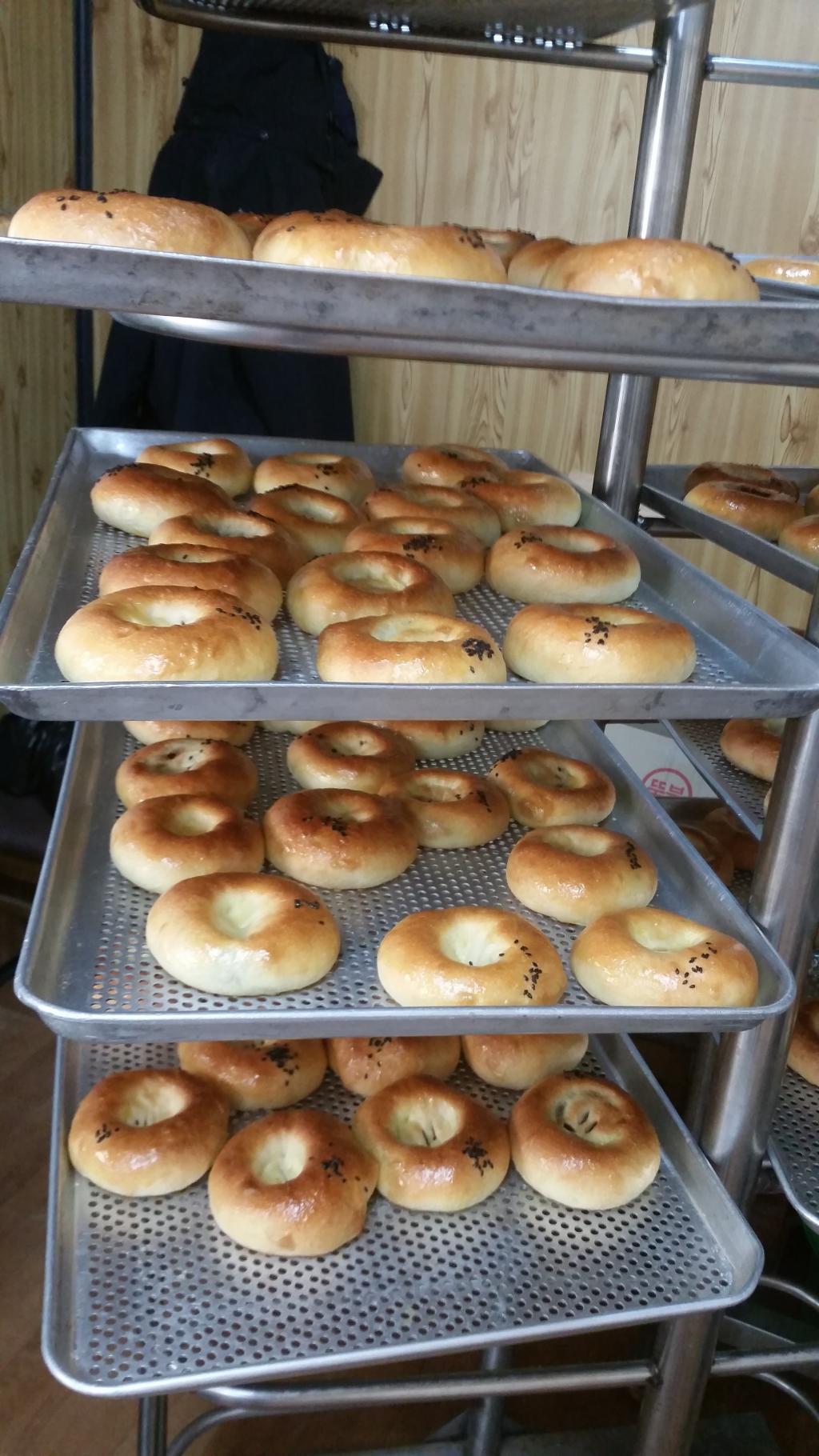 따듯한 빵.